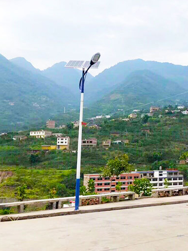 河南汝州市：刚装120盏农村太阳能路灯 点亮父老乡亲回家路