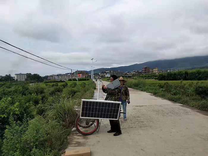 太阳能路灯安装 太阳能路灯厂家 凤凰联盟太阳能